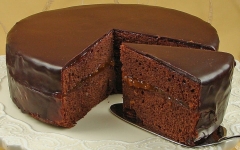 Βιεννέζικη τούρτα σοκολάτας (Sacher Torte)