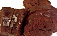 Κέϊκ με κακάο και γλάσο σοκολάτας